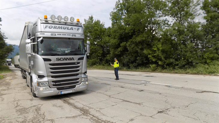 Започват засилени проверки на товарни автомобили и автобуси