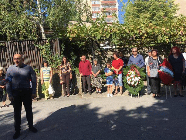 Поклон пред паметта на 6-мата загинали полицаи и пожарникари по време на изпълнение на служебните им задължения преди 21 години
