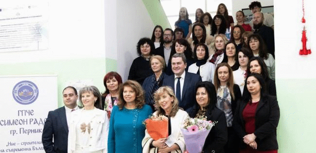 Илияна Йотова отбеляза Международния ден на Франкофонията заедно с ученици от Гимназията за преподаване на чужди езици „Симеон Радев“ в Перник