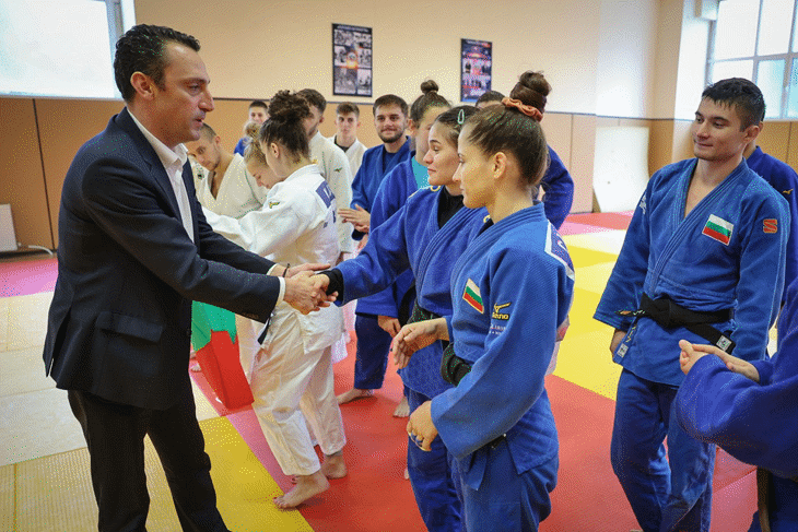 Министър Пешев пожела успех на българските джудисти преди Европейското първенство до 23 години