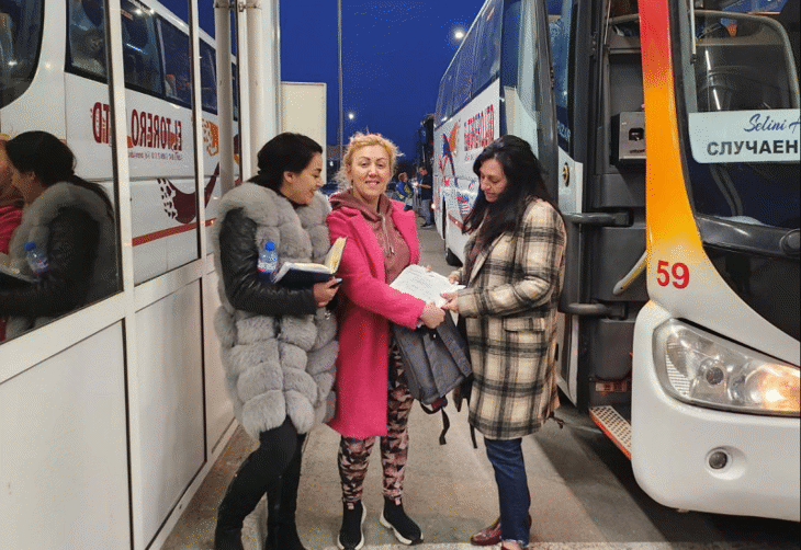 Нощна проверка на ГКПП „Лесово“ за нелоялни практики при организираните пътувания установи пропуски при двама туроператори