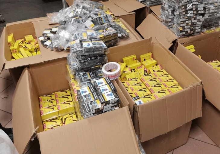 Митнически служители задържаха над 127 000 къса контрабандни цигари, укрити в кутии с дамски чорапи