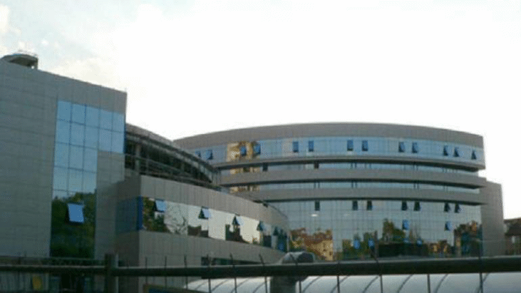 Софийска районна прокуратура задържа лице за извършена кражба на вещи от автомобил, паркиран на  паркинга на голям търговски център в столицата