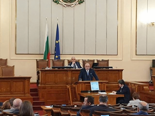 Изслушване в Народното събрание на министър Кралев