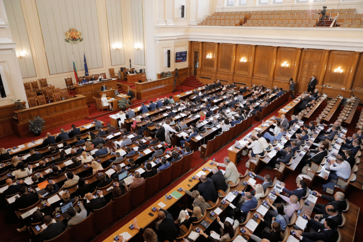 Парламентът насрочи президентските избори за 14 ноември