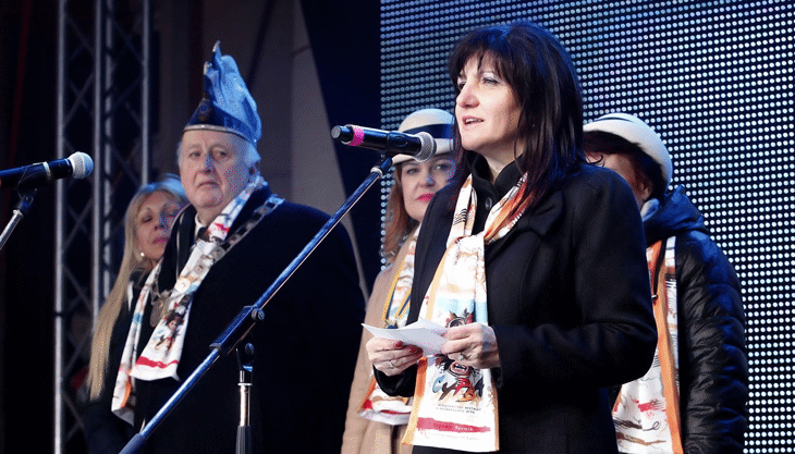 Председателят на Народното събрание Цвета Караянчева откри 27-ия Международен фестивал на маскарадните игри "Сурва" 2018 пред Двореца на културата в Перник