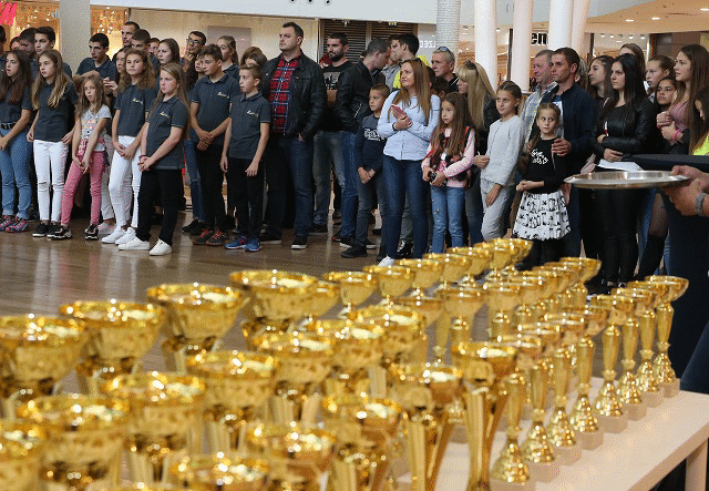 Министър Кралев участва в церемонията по закриването на сезона по биатлон