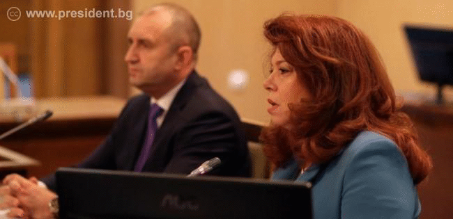 Вицепрезидентът предлага икономически и социален щаб за справяне с кризата