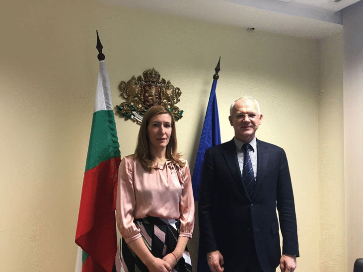 Министър Ангелкова и председателят на АИКБ Васил Велев обсъдиха възможностите за двустранно партньорство