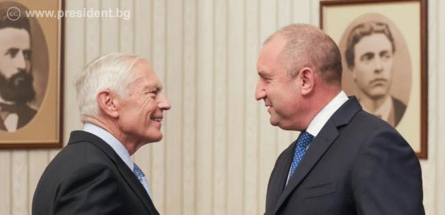 Президентът Румен Радев проведе среща с Уесли Кларк Президентът Румен Радев проведе среща с Уесли Кларк