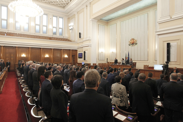 Депутатите почетоха с едноминутно мълчание жертвите на комунистическия режим и "Възродителния процес"