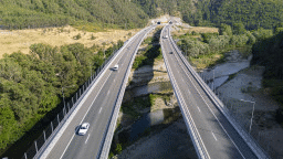 През следващата седмица за ремонт на фуги временно ще се ограничава движението в участъци от АМ „Струма“ в област Кюстендил