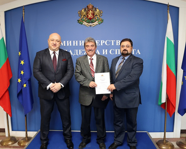Министър Кралев връчи официално лиценза на Сдружение „Българска федерация по шахмат 1928“