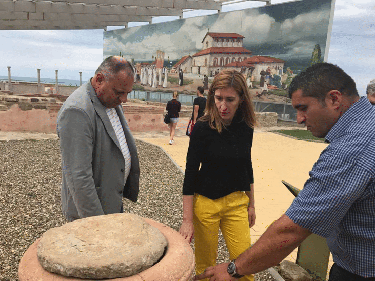 Министър Николина Ангелкова разгледа античната крепост край Бяла