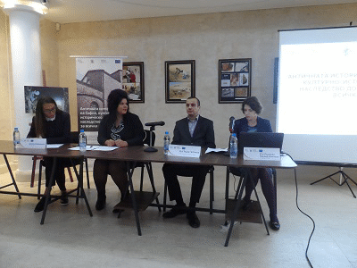 Брайън Адамс открива лично фотографската си изложба в София