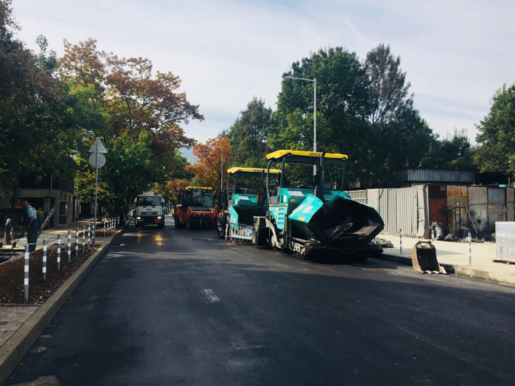 Полагат последния износващ пласт асфалт на бул. “Монтевидео“