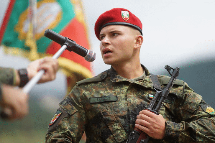 152 новоназначени военнослужещи в Българската армия тържествено положиха военна клетва