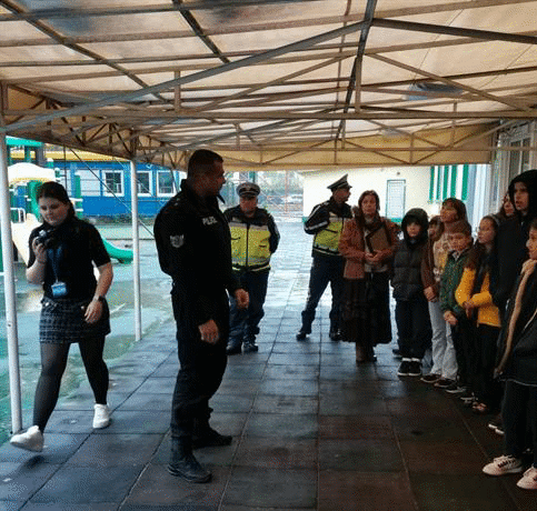 В деня на своя професионален празник столични полицаи гостуваха на ученици