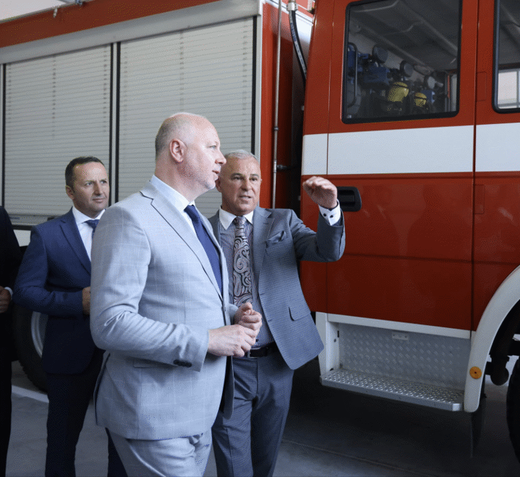 Премиерът Росен Желязков: Обновяваме техниката и условията за работа в пожарните служби