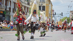 Днес от 10 ч. до 18 ч. за Фестивал на кукерите и маските ще бъде ограничено движението по път III-213 в село Айдемир