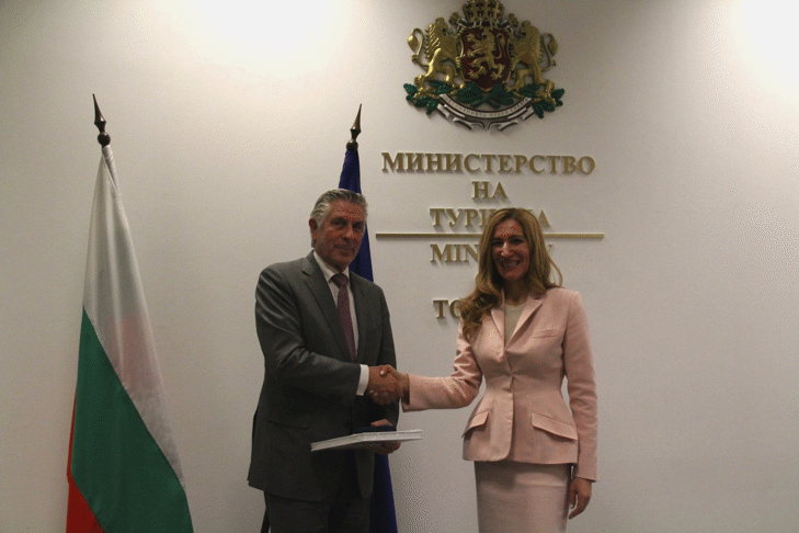 Министър Ангелкова проведе работна среща с Марк Ван Мюлдърс, вицепрезидент на Европейската асоциация на хотелиерите и ресторантьорите (ХОТРЕК)