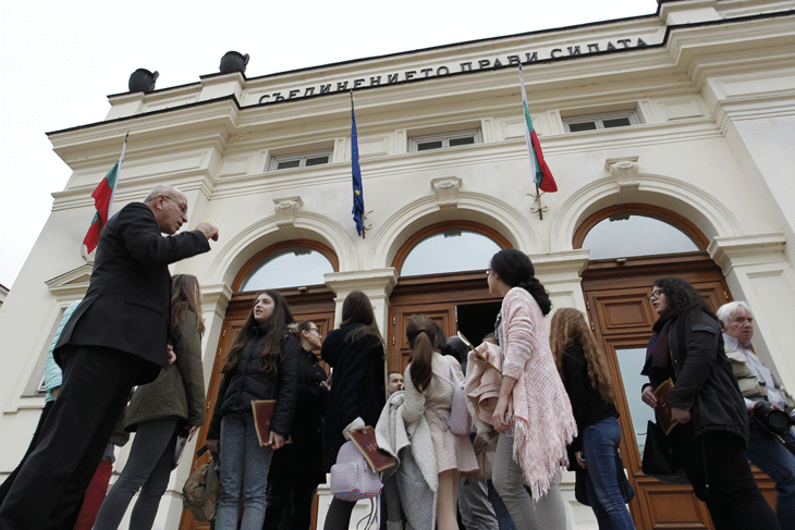 Петокласничката Браяна даде началото на „пленарното заседание” в Деня на отворени врати на Народното събрание