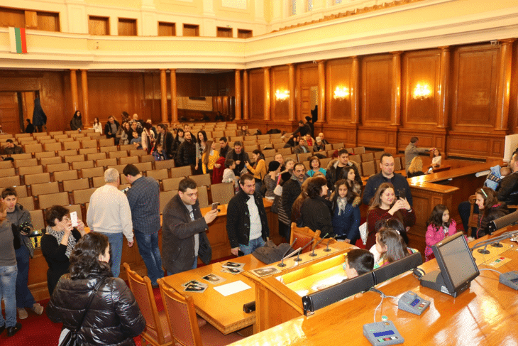 Над 5500 граждани, повечето от които млади хора, посетиха Народното събрание в Деня на отворени врати на парламента