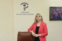 Омбудсманът Диана Ковачева атакува пред КС спирането на границата за неплатени пътни глоби