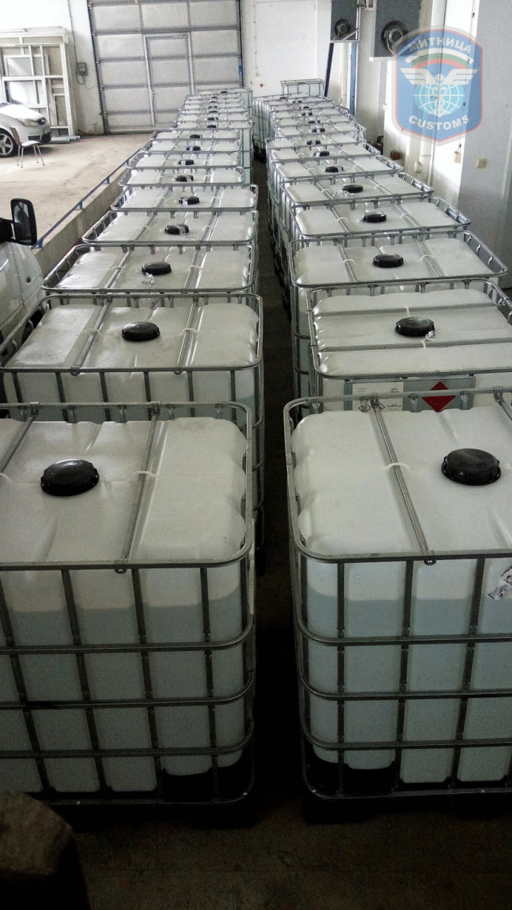 Близо 22 000 л минерален терпентин без документи задържаха инспектори от Митница Русе на ГКПП-Дунав мост 1