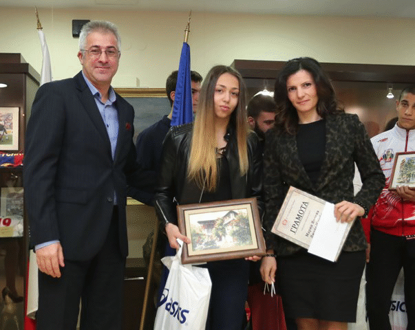 Главният секретар на ММС Асен Марков награди най-добрите спортисти за 2017 г. на СУ „Ген. Владимир Стойчев“