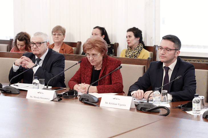 Присъединяването на България към Еврозоната и Европейския валутен механизъм ІІ обсъдиха парламентарните комисии по бюджет и финанси, по европейските въпроси и контрол на европейските фондове и по икономическа политика и туризъм с представители на Европейската комисия