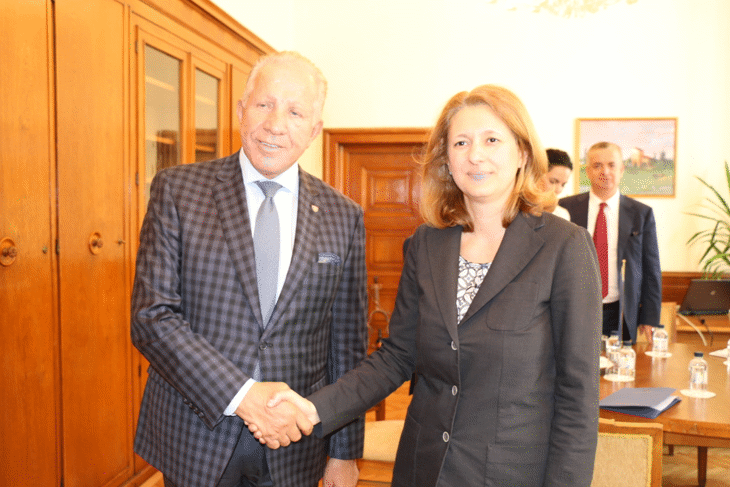 България подкрепя Косово за визовата либерализация, но за постигането на тази цел е необходимо да бъдат изпълнени всички условия, определени от ЕС, заяви председателят на Комисията по външна политика Джема Грозданова на среща с министъра на външните работи на Косово Беджет Пацоли