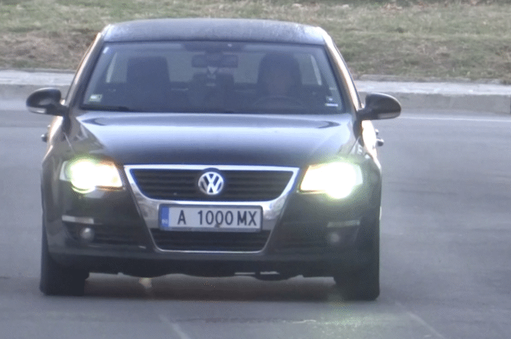 Общински коли и шофьори обслужват кметското семейство в Поморие