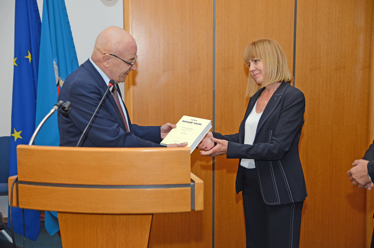 Връчиха званията "Почетен гражданин на София" и Почетен знак на Столична община