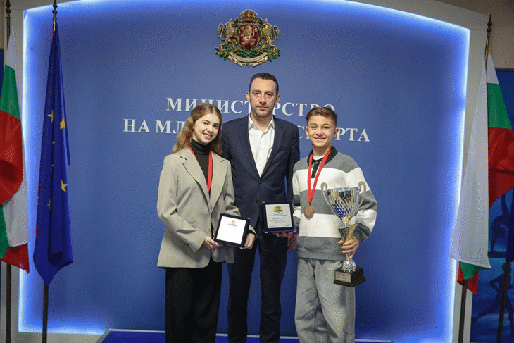 Министър Пешев награди медалистите от Световното първенство по спортни танци за юноши