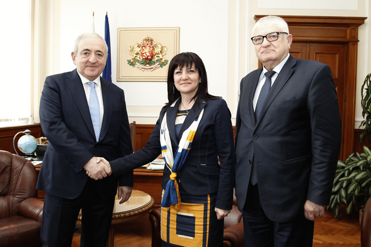 Председателят на Народното събрание Цвета Караянчева разговаря с генералния секретар на ПАЧИС Асаф Хаджиев