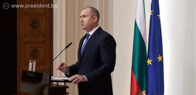 Държавният глава Румен Радев свали доверие от правителството, което не действа в интерес на българските граждани и носи отговорност за острата криза в обществото