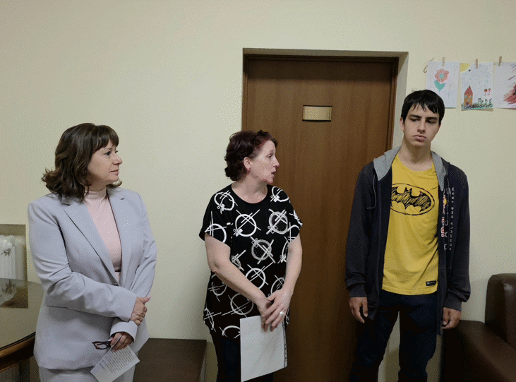 Омбудсманът откри изложбата „Виж ме“ – светът през очите на деца и младежи от социалните услуги