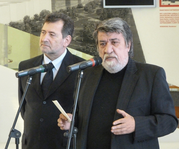 Министърът На Културата Вежди Рашидов Връчи Наградата На Победителя В Конкурса За Репортажна Снимка На Тема: „Всичко, Което Ни Свързва”