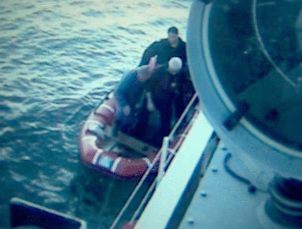 Гранични полицаи спасиха трима мъже, бедствали в морето