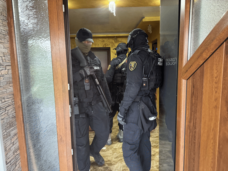 ГДБОП арестува двама мъже за лихварство, рекет и изнудване