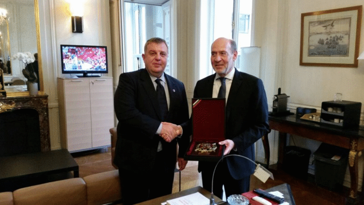 Министърът на отбраната Красимир Каракачанов проведе днес срещи в парламентарната комисия по отбрана и въоръжени сили на Френския парламент