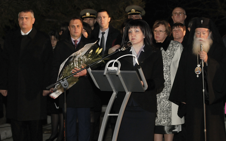 Председателят на Народното събрание Цвета Караянчева присъства на тържествена заря-проверка в град Ловеч по повод 145-годишнината от гибелта на Васил Левски