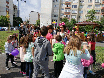 Нова детска площадка в „Надежда“, изградена с участието на домакинства в проект за разделно събиране на отпадъци