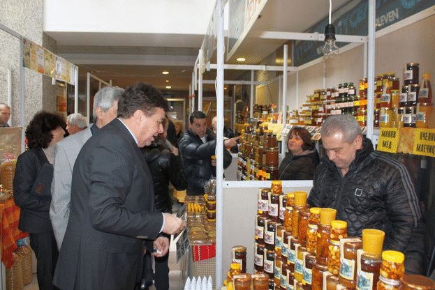 С близо 5 млн. лева годишно ще бъдат подпомагани стопаните по Пчеларската програма